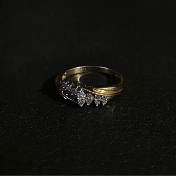 Jewelry - 10 Karat Yellow Gold Cubic Zirconia Ring Size US 7